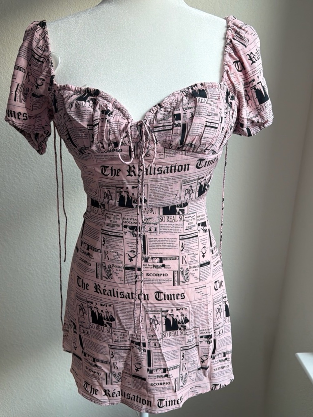 Réalisation Par Pink Newspaper-Print Sweetheart Tunic